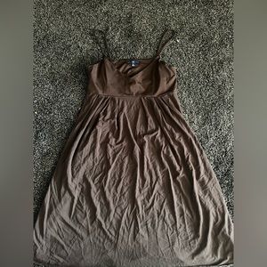 medium sized mid length brown GAP dress